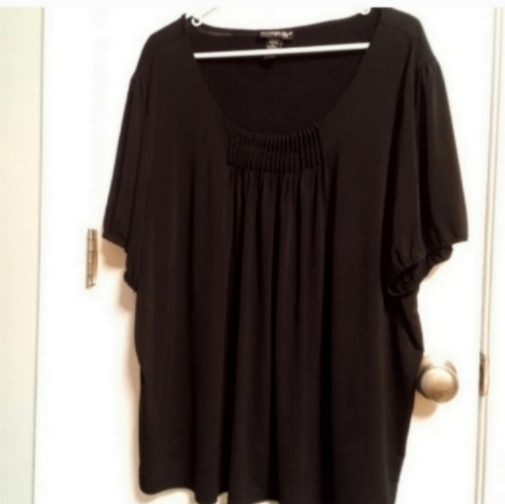 Moonlight Bay  Women's Top Black Flowy W/ Ruched Detail On Front 26/28 Office